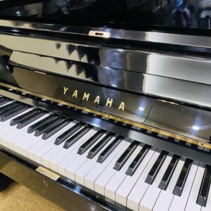 YAMAHA U1E